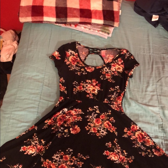 Dress - Picture 3 of 3